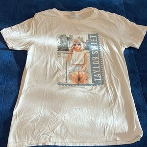 NWOT Taylor Swift T-Shirt, Size L